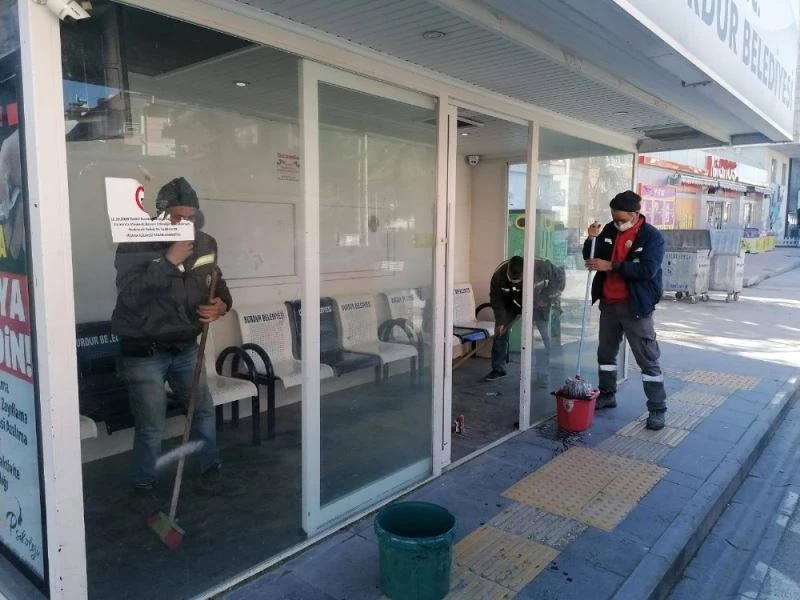 Kısıtlamayı fırsat bilip durakları hafta içine hazırladılar
