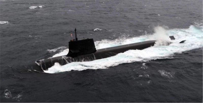 Japonya’da askeri denizaltı ticari gemi ile çarpıştı: 3 yaralı
