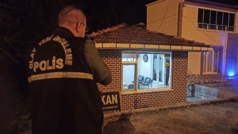 Galeriden lüks otomobil çalındı
