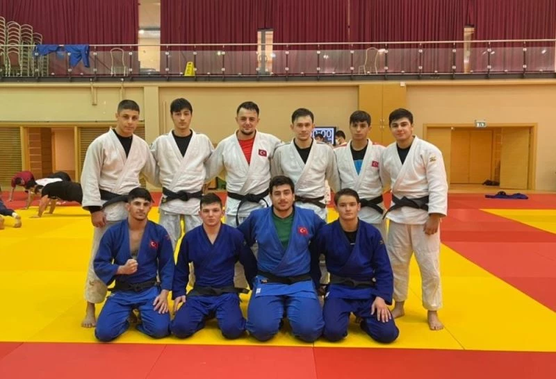 10 Kağıtsporlu olimpik sporcu kampına davet edildi.
