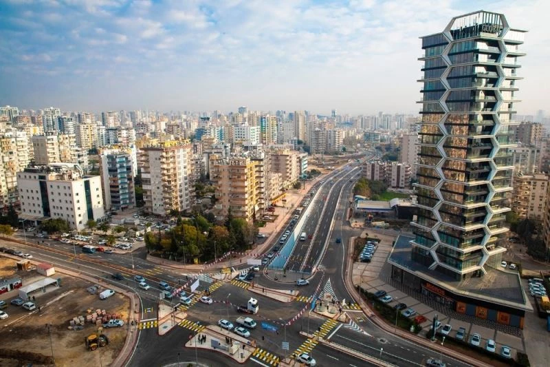 Katlı kavşak 87 günde tamamlanarak trafiğe açıldı
