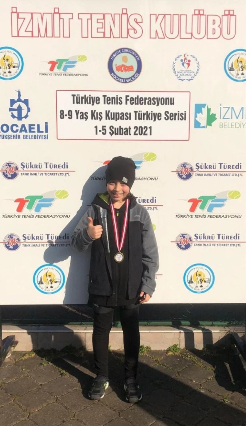 Kortların Kırklareli’nden parlayan yıldızı Toprak Selçuk’tan altın madalya
