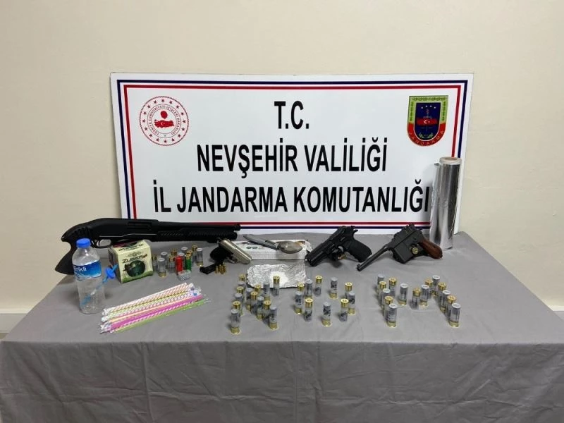 Avanos’ta uyuşturucu tacirinin evinde adeta cephanelik ele geçirildi
