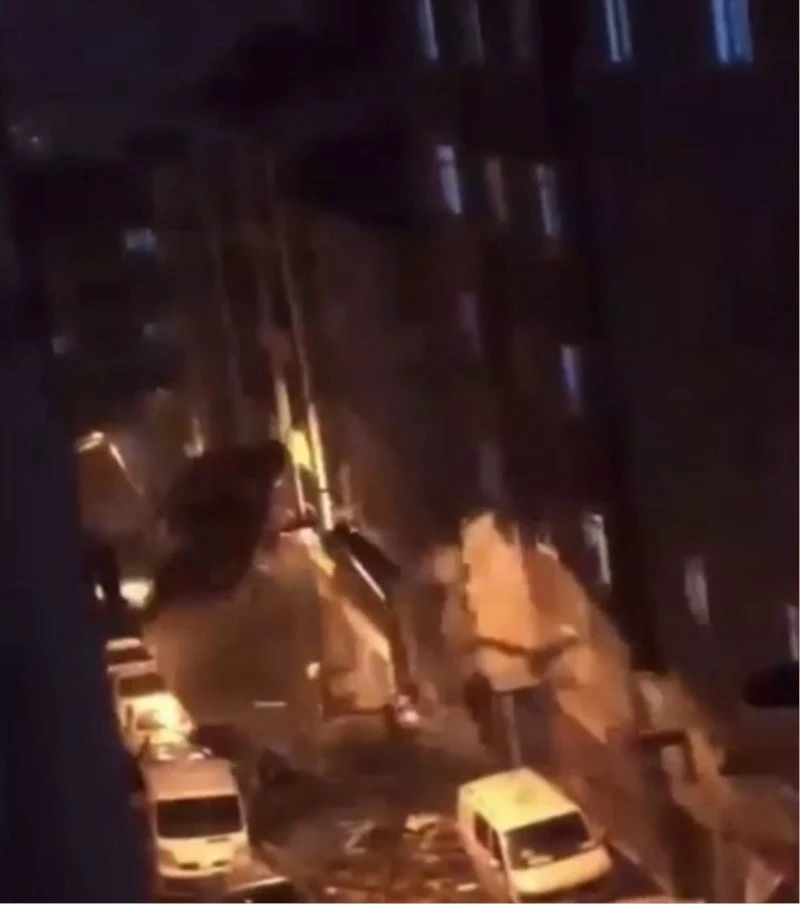 Esenler’de çatının uçma anı kameraya yansıdı

