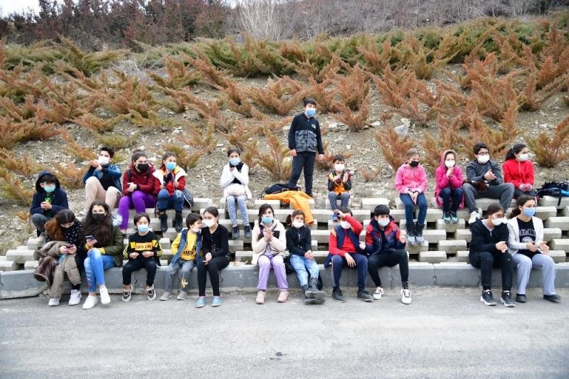 Mamaklı çocuklar hem spor yaptı hem eğlendi
