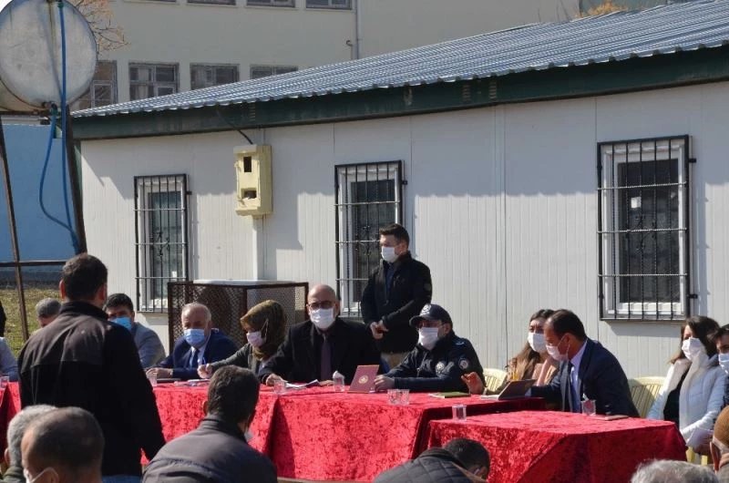 Kurtalan Kaymakamı Aydın vatandaşlarla bir araya geldi
