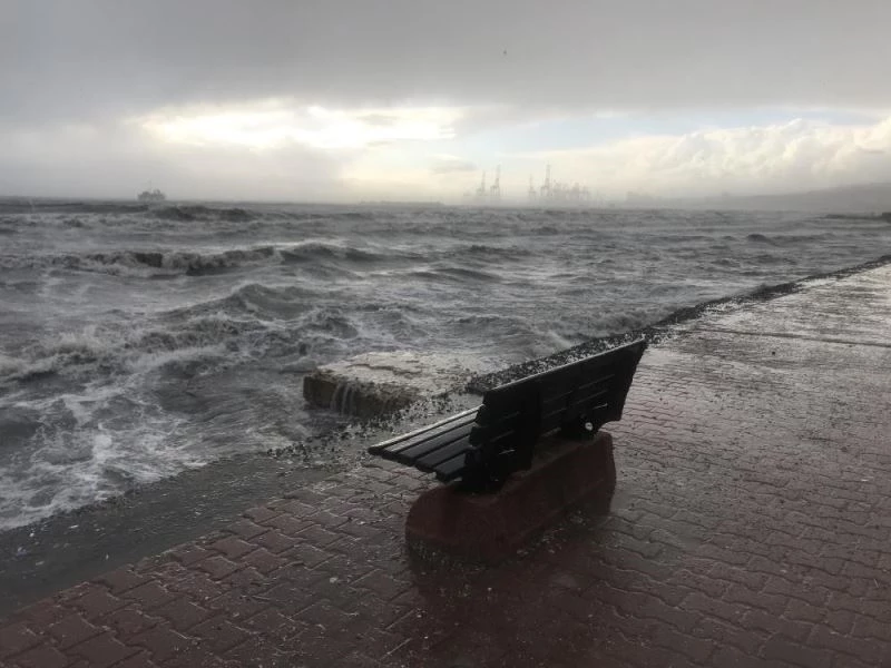 Meteoroloji İstanbul’u ‘sarı’ kodu ile yardı: Fırtına geri dönüyor
