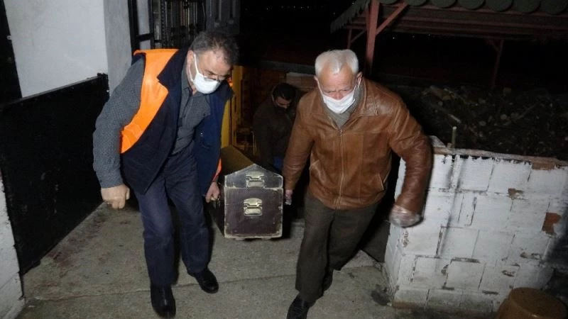 Bıçakladığı ağabeyine pişman olup kalp masajı yaptı ancak kurtaramadı
