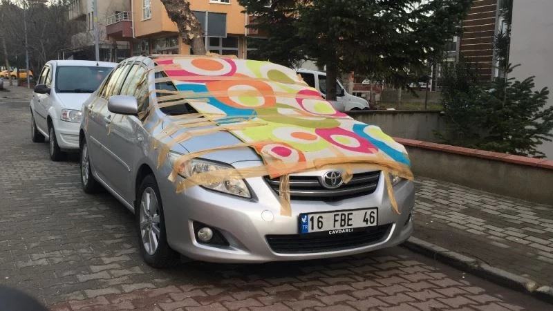 Doludan korumak için araçlarını battaniyelere sardılar
