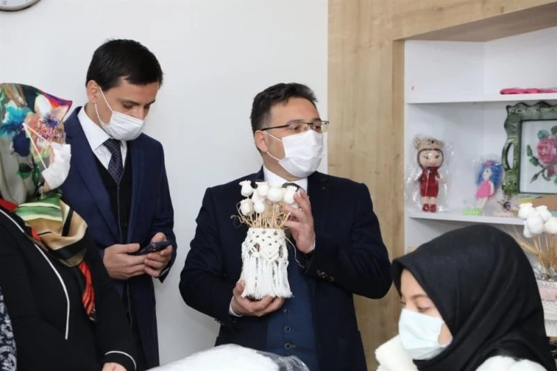 Vali Çiçek: “Bu şehirde her şey kadınlarla güzelleşecek”
