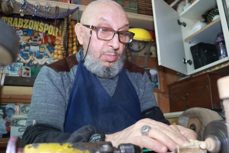 İhtiyar delikanlı 48 yıldır hobisinin ekmeğini yiyor
