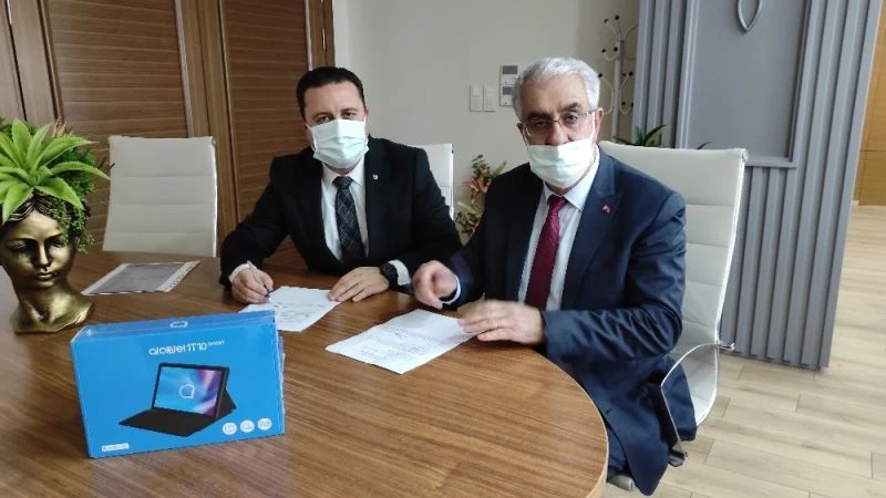 TOBB ve STO’dan öğrencilere klavyeli tablet desteği
