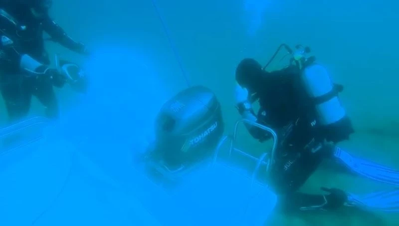 Gökçeada’da 3 kişiye mezar olan teknenin kurtarılma anı görüntüleri ortaya çıktı
