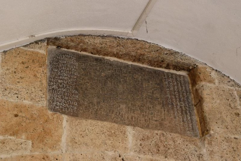 (Özel) Türk-İslam tarihinde ilk ve tek: 3 dilli kitabe
