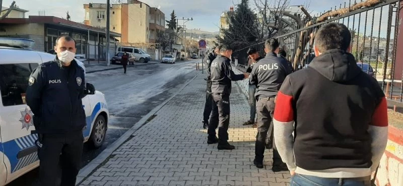 Kavga eden şahıslara sosyal mesafeden ceza yazıldı
