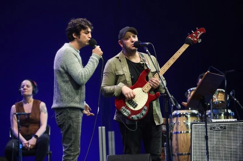 Taner Ölmez ve Serkan Keskin’den sağlık emekçilerine teşekkür konseri
