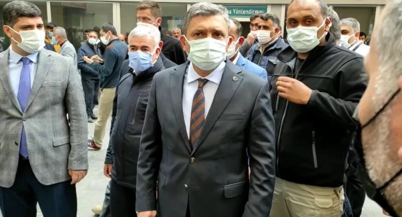 Batman Valisi Şahin yaralıları hastanede ziyaret etti
