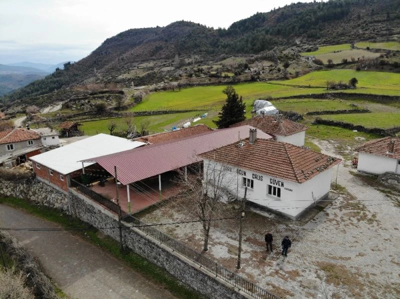 (ÖZEL) Zeki Müren’in hatırası bu binada yaşıyor
