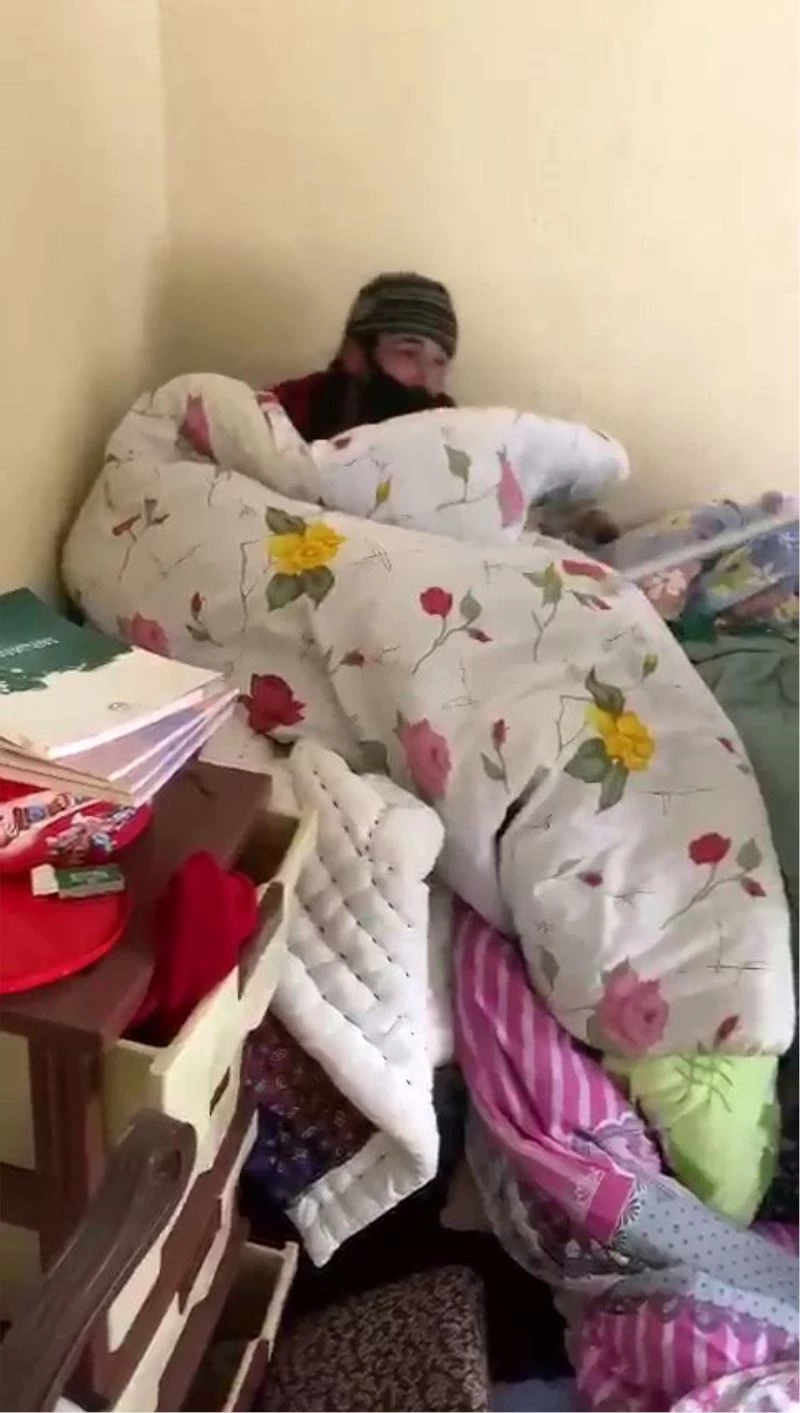 Eve giren hırsız yorganın altında yakalandı
