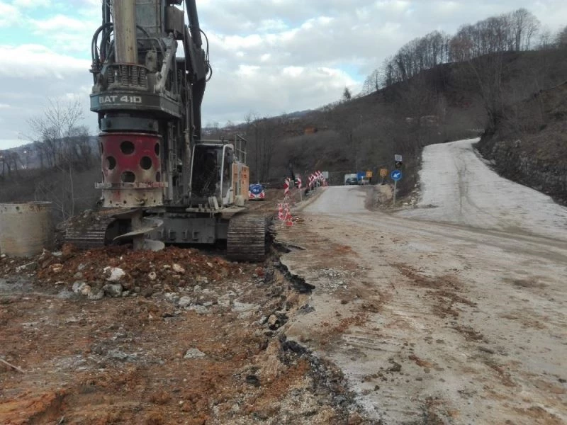 Heyelanlı yolda çalışma başlatıldı
