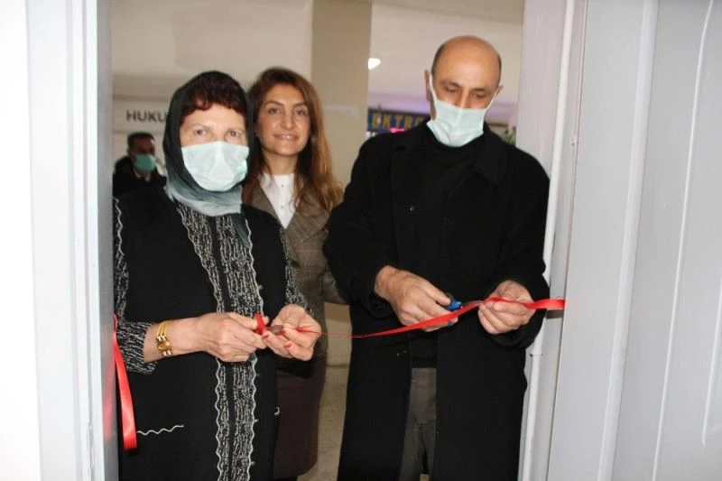 Emekli müdür yıllar sonra avukat kızıyla Varto’ya döndü
