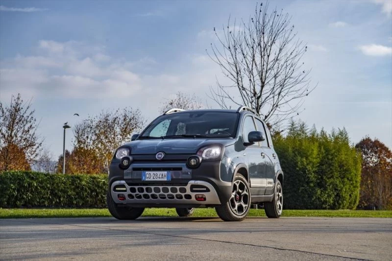Yenilenen Fiat Panda, hibrit motor seçeneğiyle Türkiye
