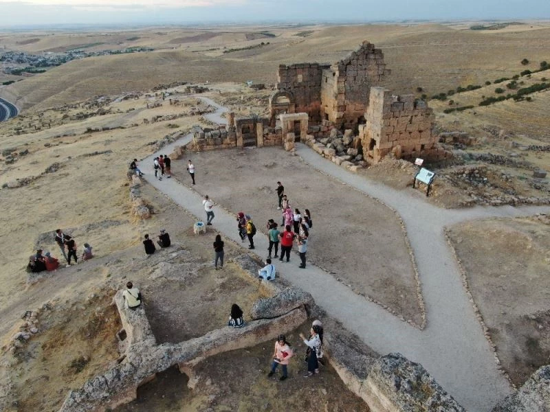 Yasaklar kalktı Zerzevan Kalesi 7 günde 5 bin ziyaretçi ağırladı
