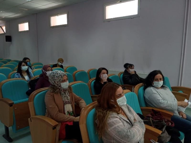 Doğumla ilgili sağlık çalışanlarına anne sütü ve emzirme eğitimi
