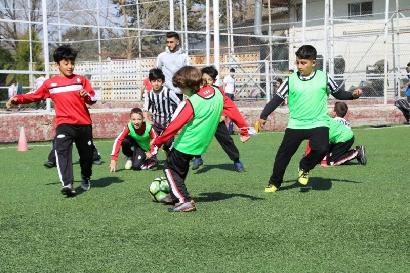 Spor Giysi Bankası ile yüzler gülecek
