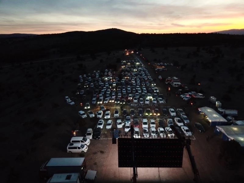 Kırıkkale’de açık alandaki ’arabalı sinema’ etkinliğine yoğun ilgi
