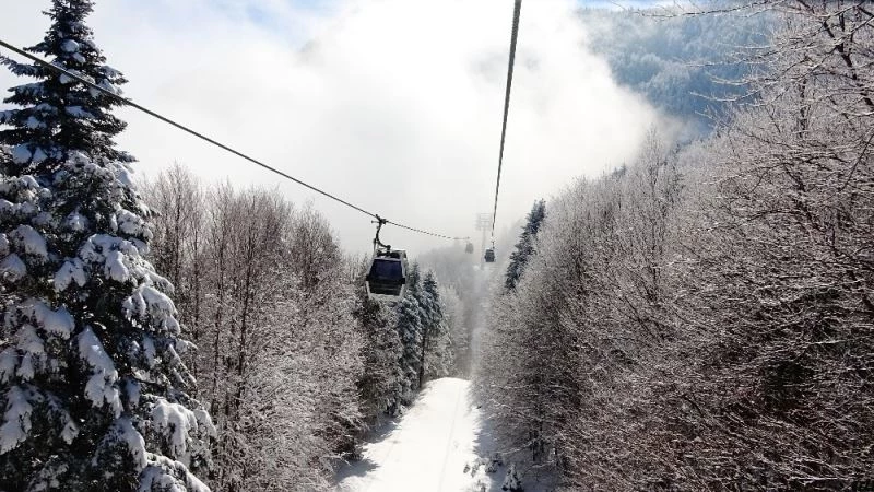 Kar ve güneşin keyfi Uludağ’da çıkar
