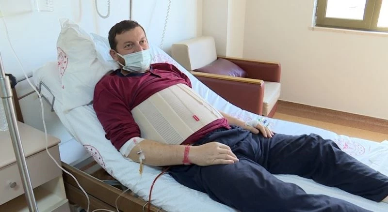 Karnındaki şişlik şikayeti ile hastaneye geldi, 21 kiloluk tümörü görünce şaşkınlık yaşadı
