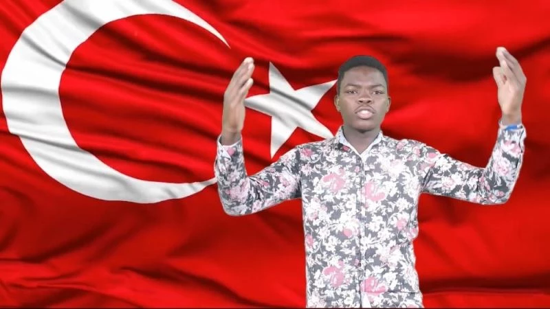 Yabancı uyruklu öğrenciler İstiklal Marşını okudu
