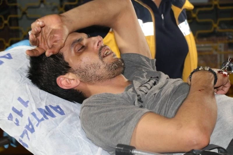 Husumetlisinden kaçtı, sığındığı apartmanda hırsız zannedilip dayak yedi