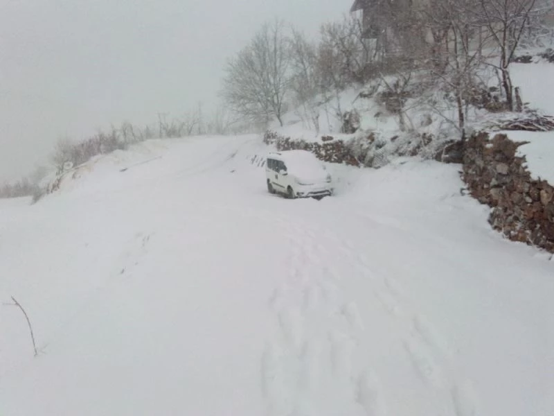 Batman’da ’Mart kapıdan baktırdı’ 70’ten fazla köy yolu ulaşıma kapandı
