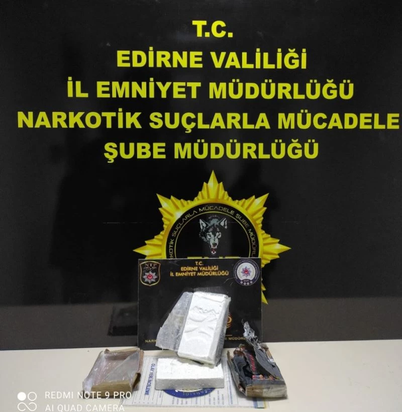 Kapıkule’de tırcının montunun astarından 2 kilo kokain çıktı
