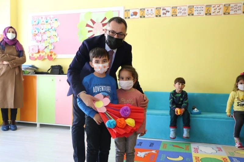 Kayapınar Belediyesinden anaokullarına oyuncak kütüphane desteği
