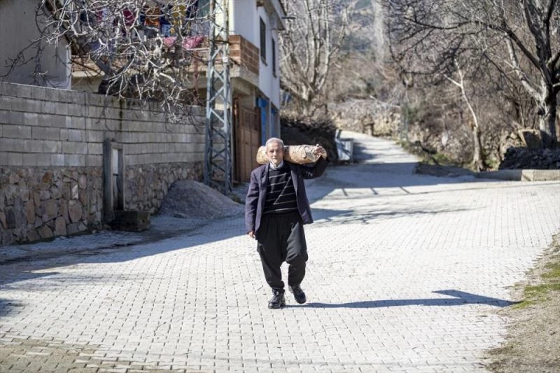 Mehmet ustanın elinden çıkan tahta arabalar 60 yıldır çocukların yüzünü güldürüyor