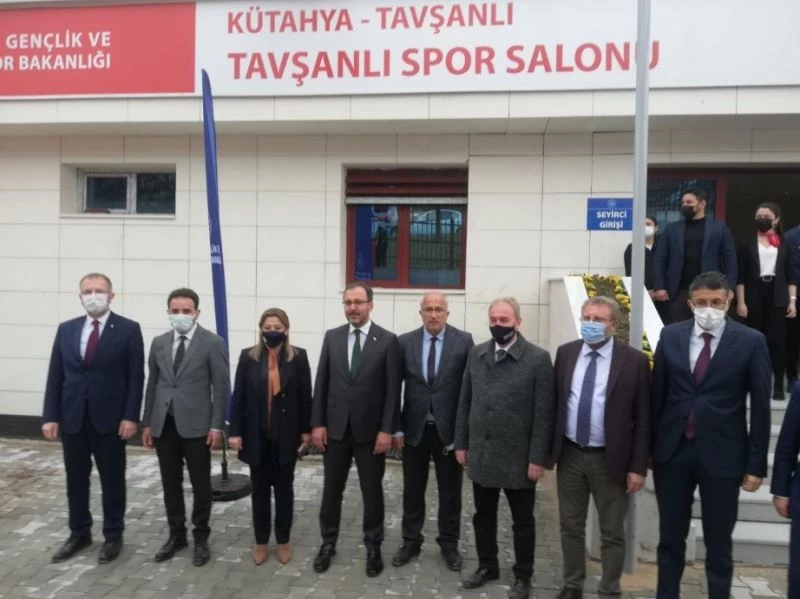 Bakan Kasapoğlu, Tavşanlı’da spor tesislerinin açılış törenlerine katıldı

