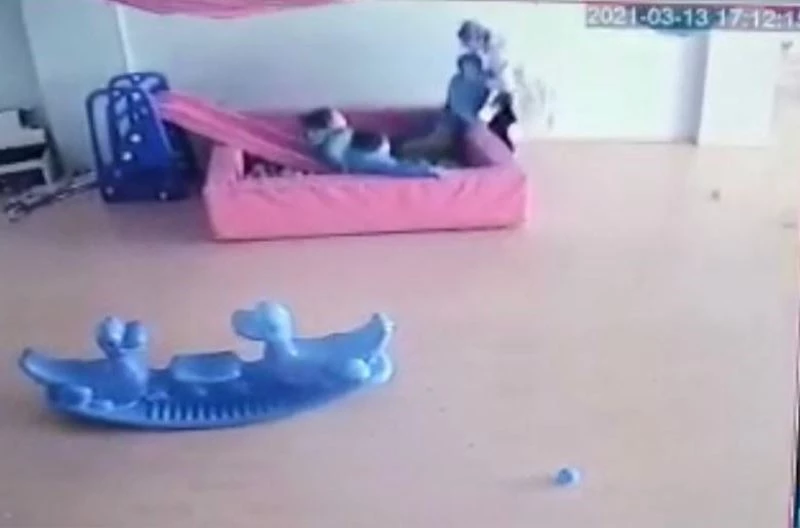 5 yaşındaki çocuk eğitim gördüğü kreşte öğretmeni tarafından darp edildi