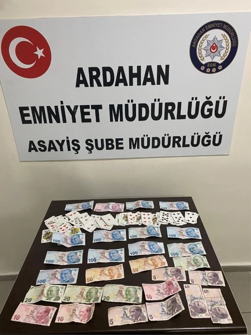 Kumar oynarken baskına uğradılar
