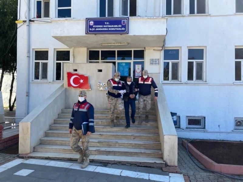 Kablo hırsızları çıkarıldıkları mahkemece tutuklandı
