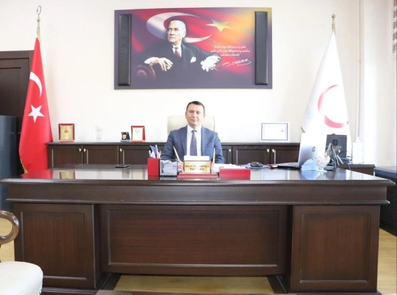 Kars Sağlık Müdürü Lazoğlu, sağlık çalışanlarının tıp bayramını kutladı
