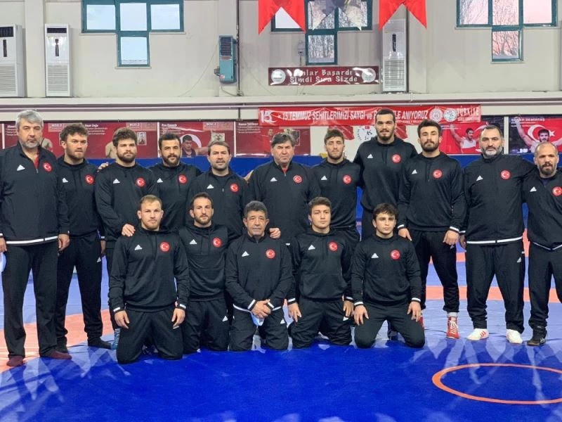 Serbest güreşçiler eleme müsabakalarına gidiyor
