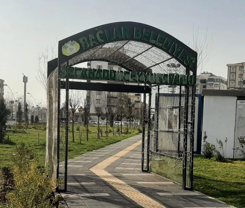 Bağlar Belediyesi bölgede yetişen ilim ve bilim adamlarının isimlerini parklarda yaşatacak
