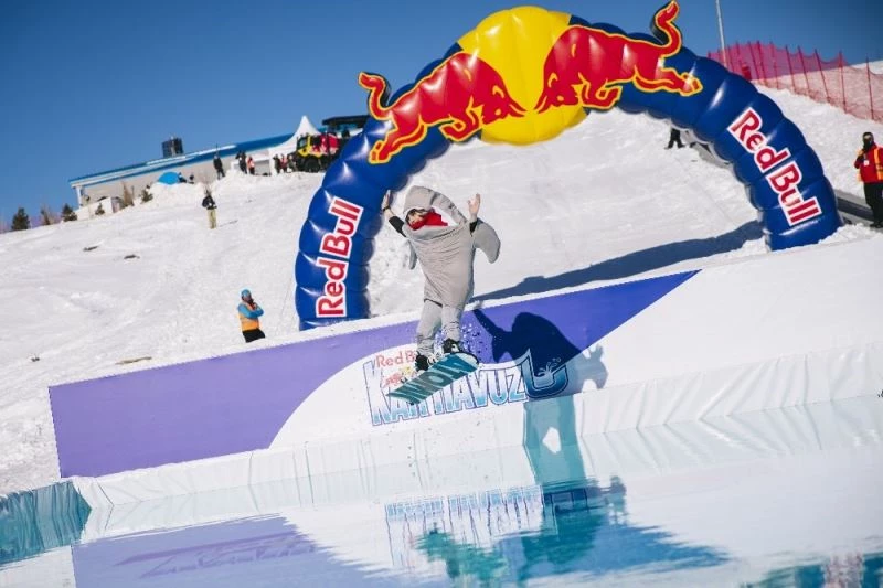 Ünlü isimlerin ‘kar havuzu’na hazırlık görüntüleri yayında
