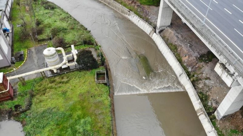 (Özel) Ömerli Barajı’na su taşıyan derede korkunç manzara
