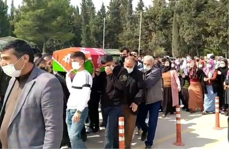 Güvercinlerini beslemek isterken çatıdan düşerek ölen genç toprağa verildi
