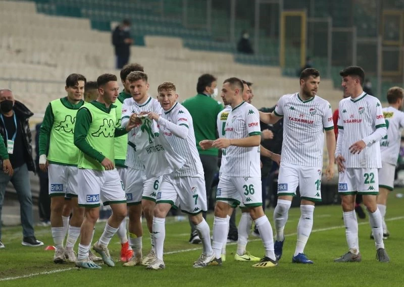 Bursaspor’un golcü ismi Burak Kapacak cezalı duruma düştü
