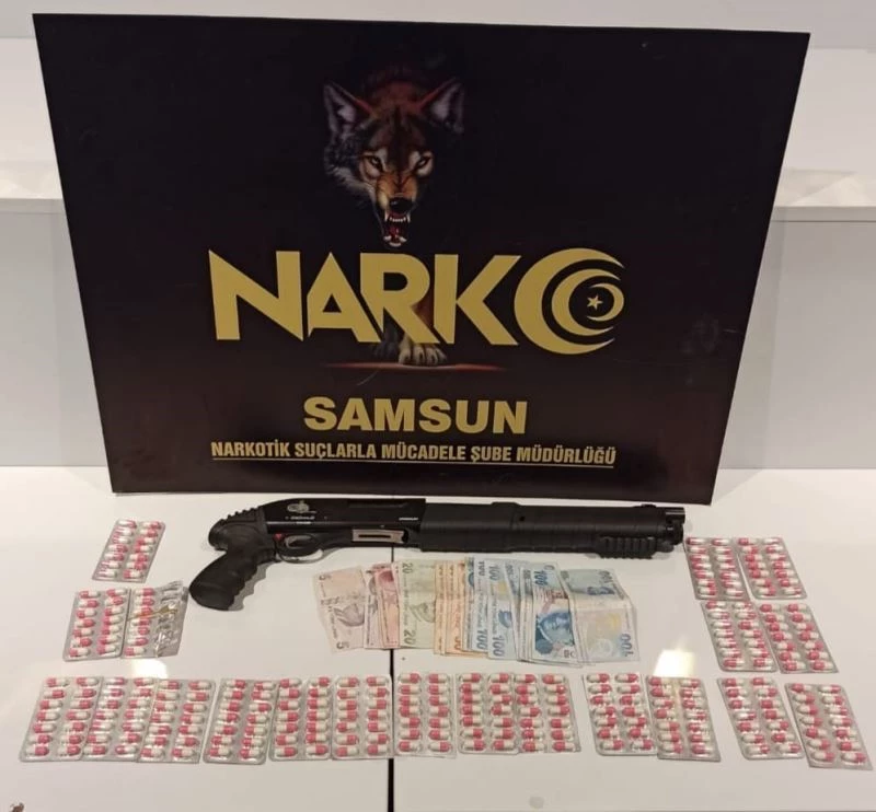 Samsun’da 273 adet sentetik eczayla yakalanan şahıs adliyede
